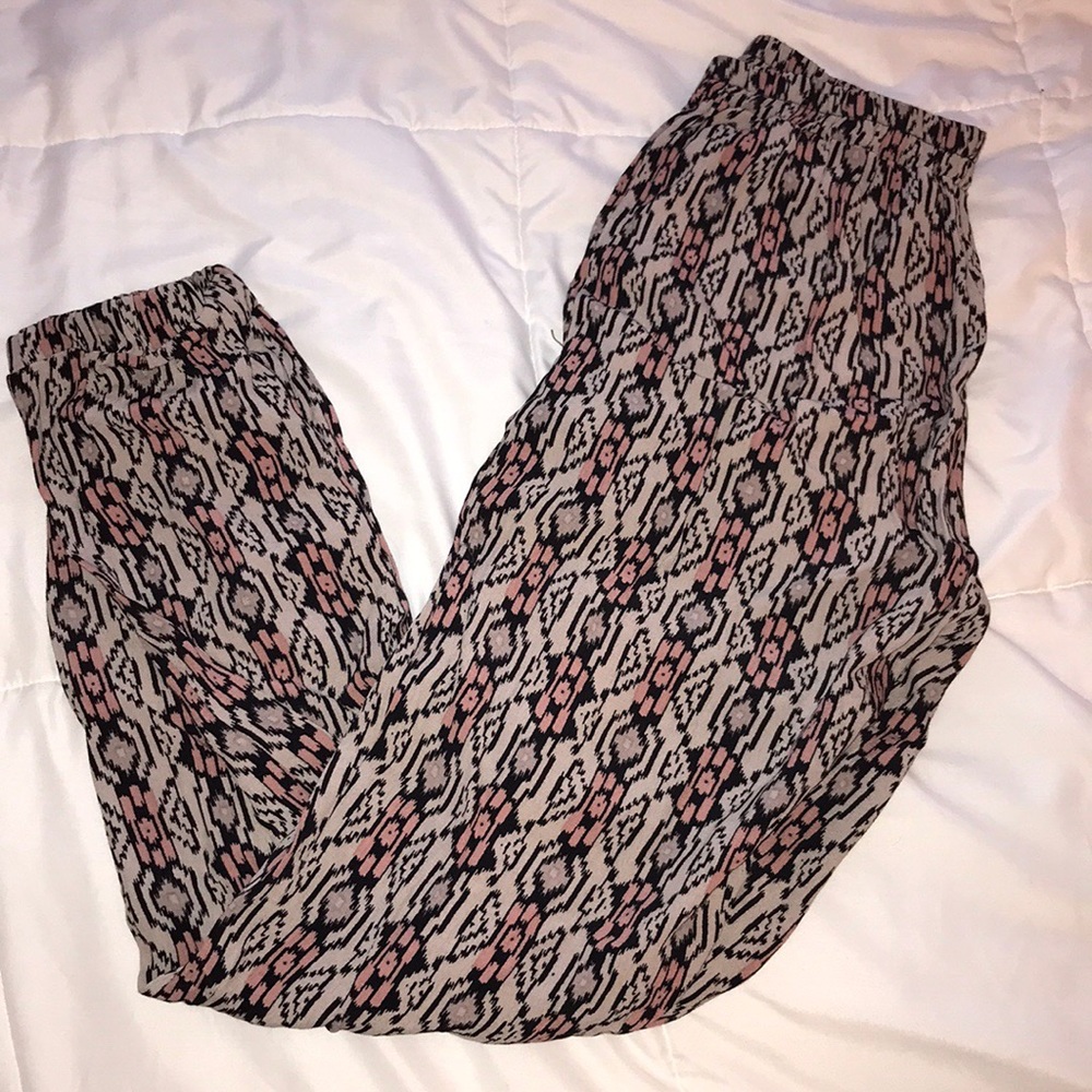 SOLD OUT BRANDY MELVILLE Aztec pant